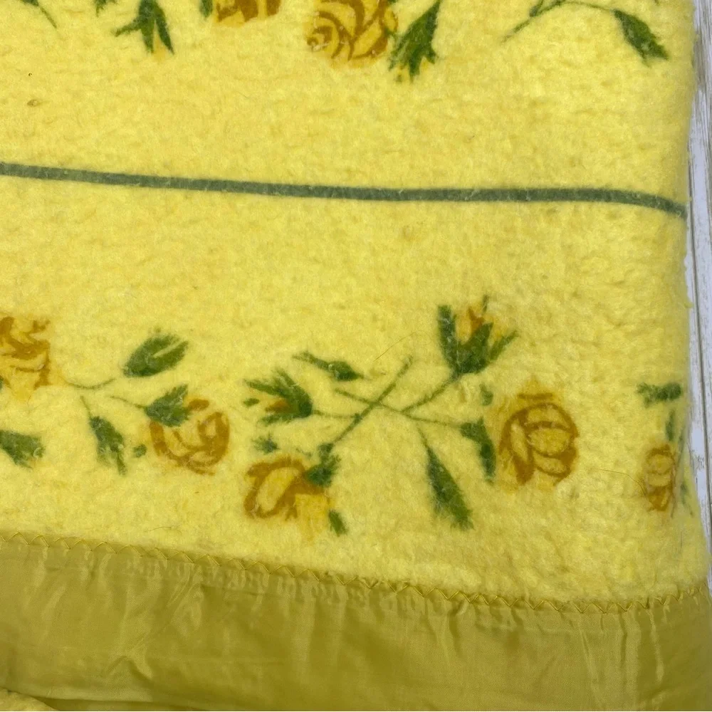 Vintage Chatham Yellow Floral Fiberwoven Blankets